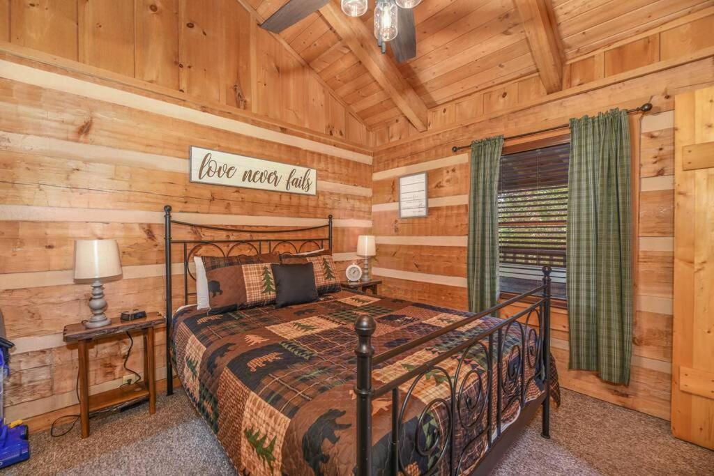 View! Cozy, Private, Fireplace, Hot Tub Log Cabin, Honeymoon! Sevierville Exteriér fotografie