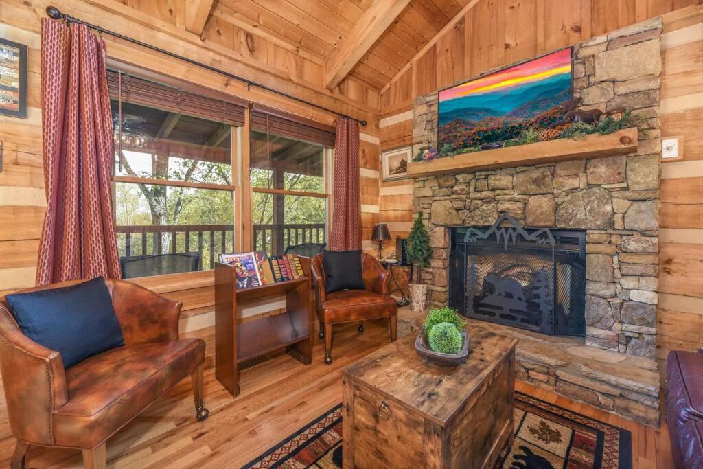 View! Cozy, Private, Fireplace, Hot Tub Log Cabin, Honeymoon! Sevierville Exteriér fotografie
