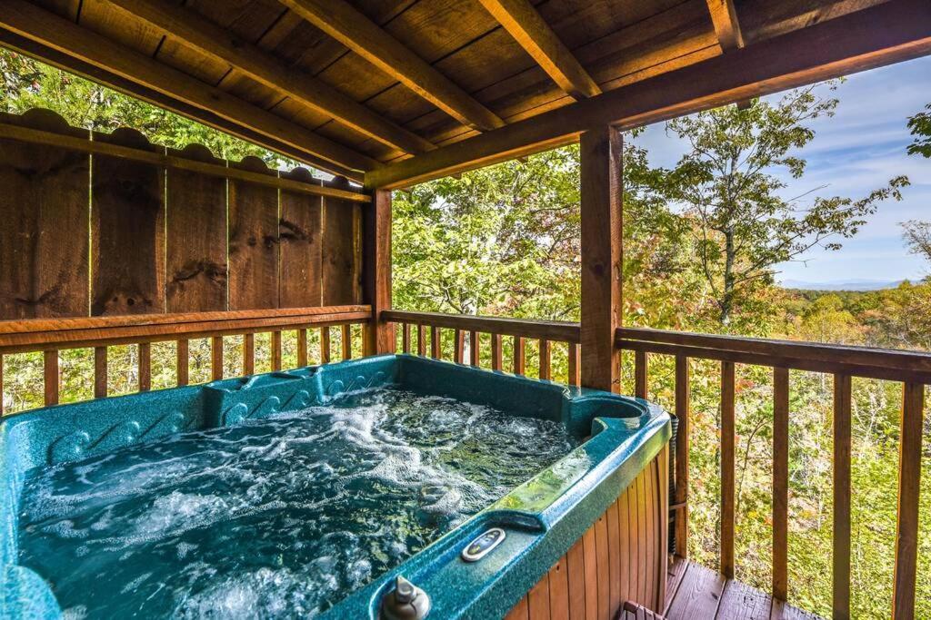 View! Cozy, Private, Fireplace, Hot Tub Log Cabin, Honeymoon! Sevierville Exteriér fotografie