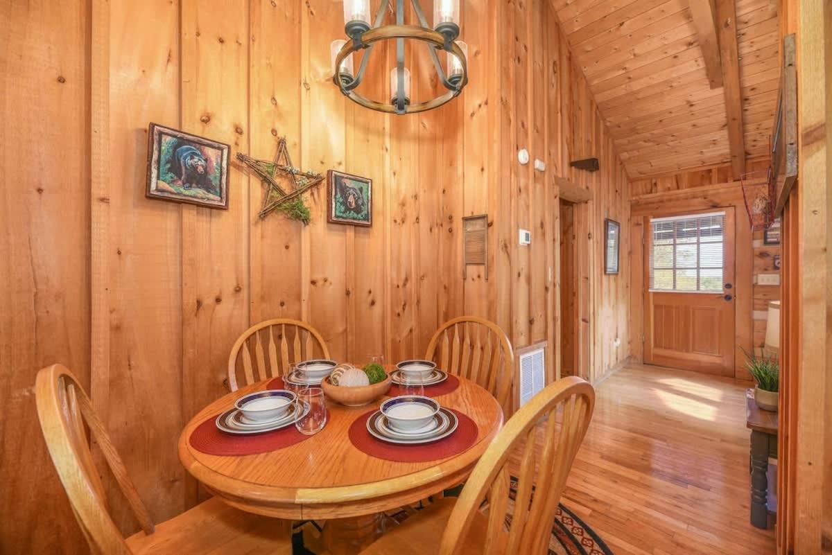 View! Cozy, Private, Fireplace, Hot Tub Log Cabin, Honeymoon! Sevierville Exteriér fotografie
