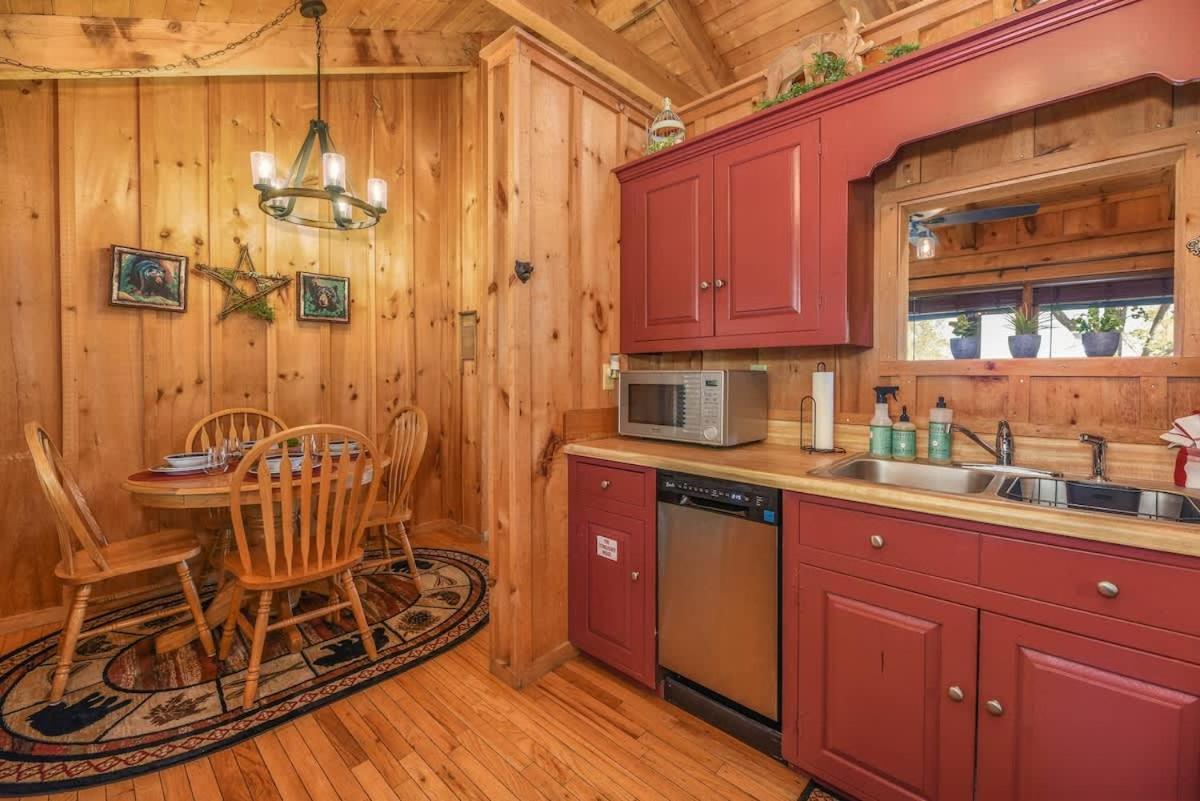 View! Cozy, Private, Fireplace, Hot Tub Log Cabin, Honeymoon! Sevierville Exteriér fotografie