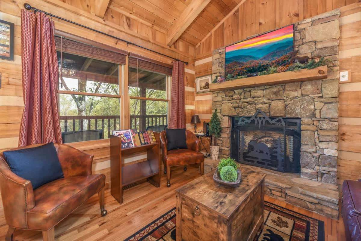 View! Cozy, Private, Fireplace, Hot Tub Log Cabin, Honeymoon! Sevierville Exteriér fotografie